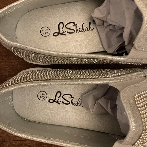 🆕La Sheelah silver sparkle slip-on - Picture 3 of 9